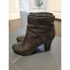 Pre owned nine west boots 6 Black